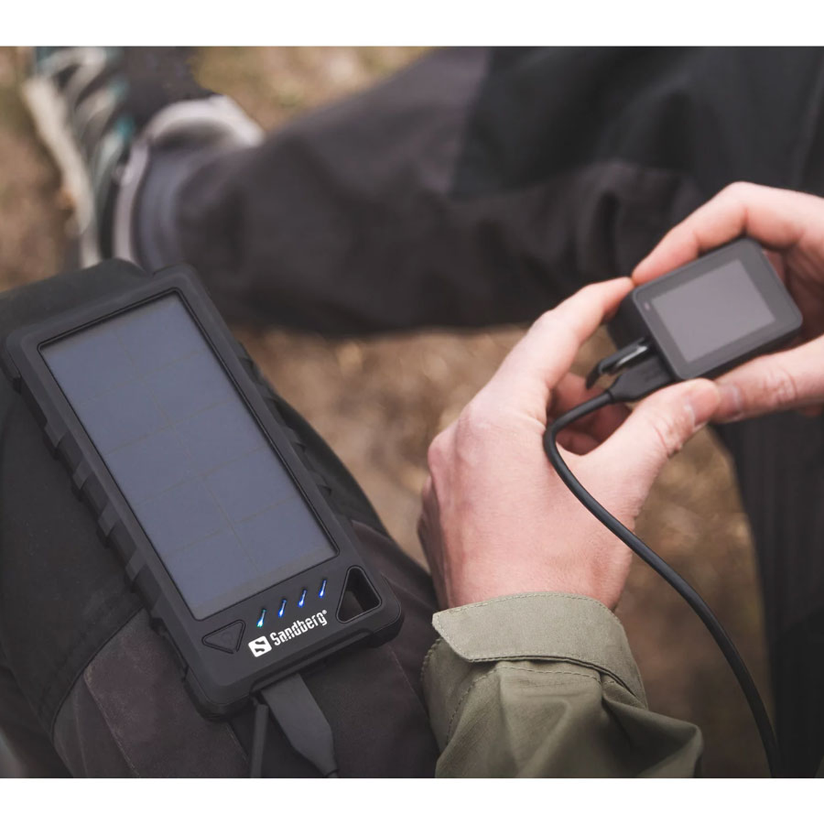 Sandberg 16.000 mAh Outdoor Powerbank m. solcellepanel, Sort, 420-35