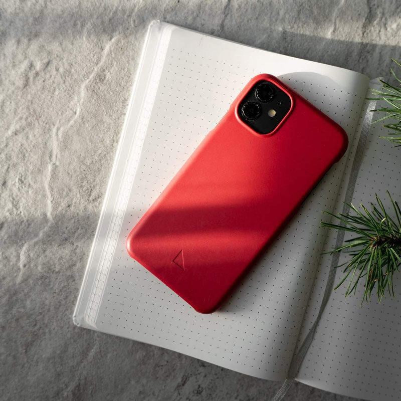 BS7350117451640-A-Good-Company-iPhone-11-Pro-Miljøvenligt-Cover-Pomegranate-Red-4.jpg